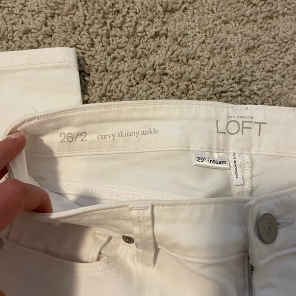 Loft Curvy Skinny Ankle White Jeans - Picture 2 of 2